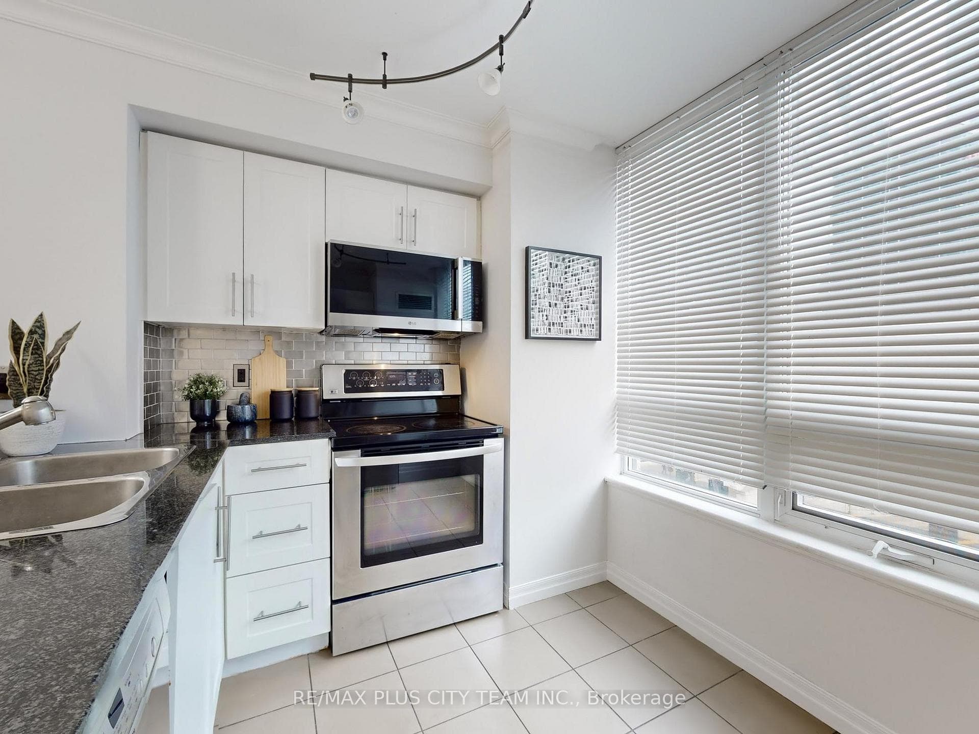 16 Yonge Street Unit 502 photo 14