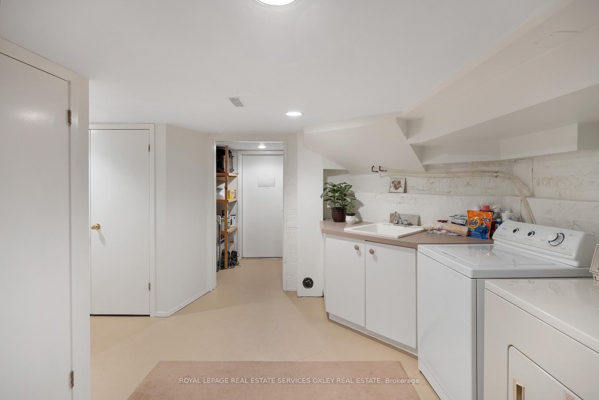 137 Roxborough Street photo 25