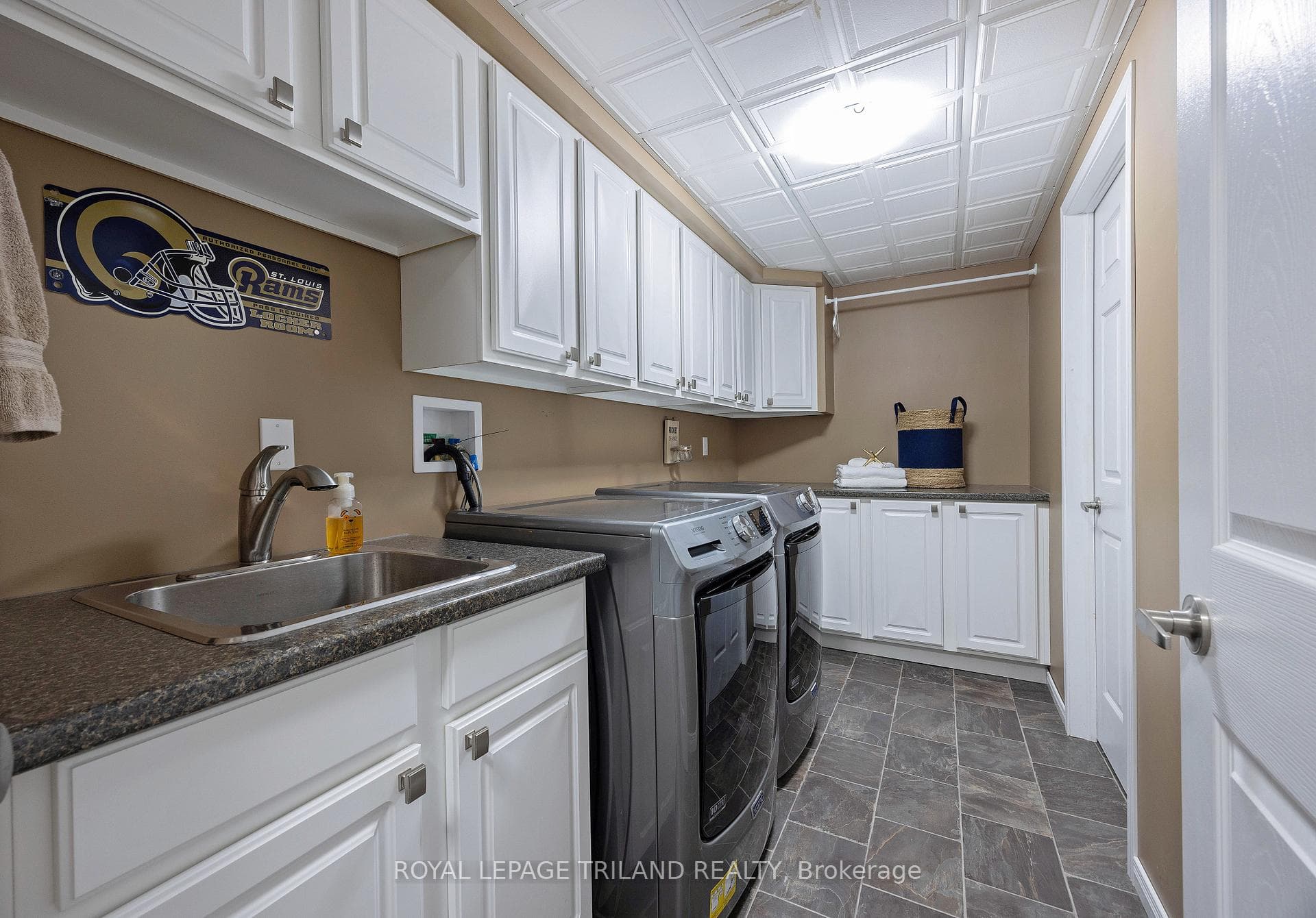 875 Fieldgate Circle photo 27