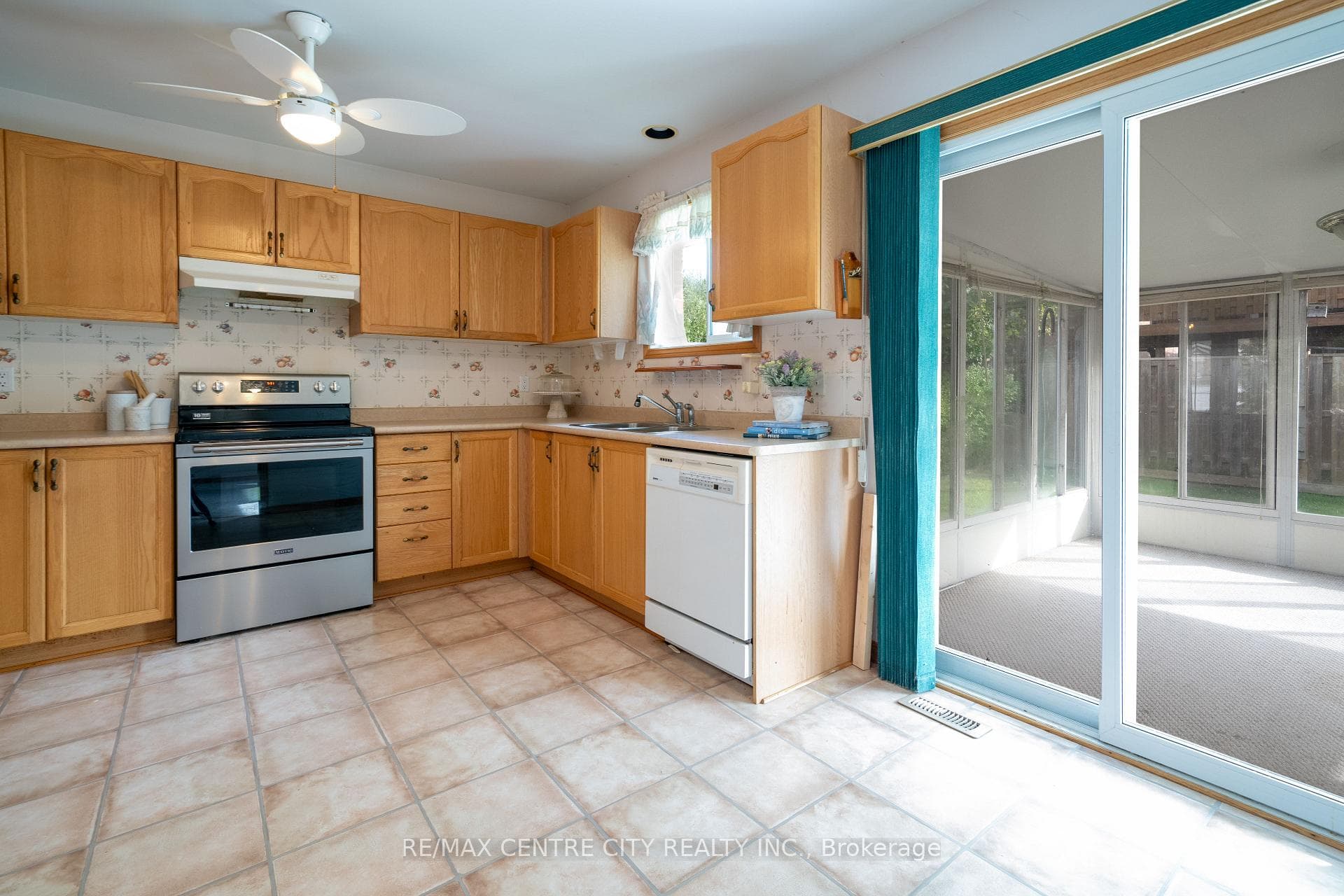 547 Agnes Drive photo 19