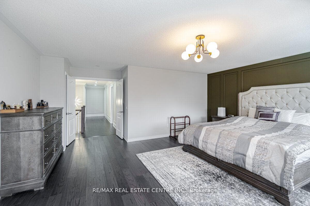 34 HAMILTON Court photo 17