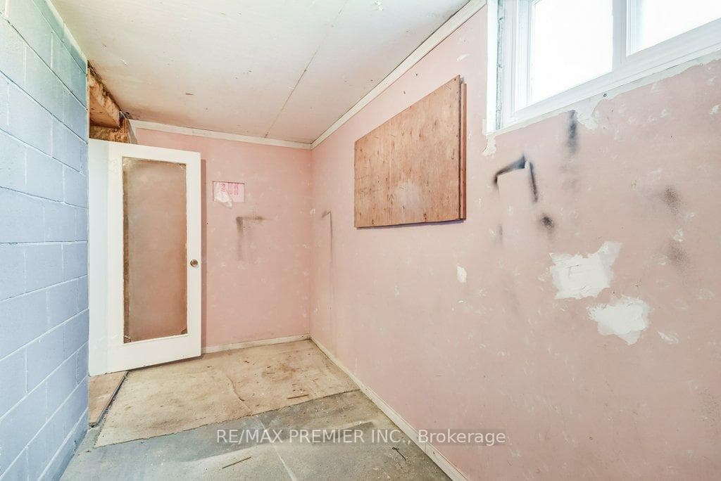 985 Caledonia Road Unit Bsmt photo 28
