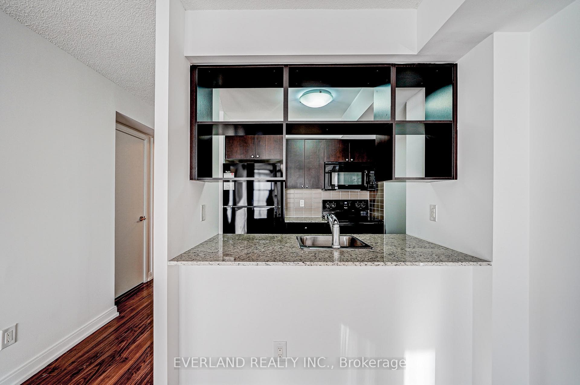 181 Village Green Square Unit 815 photo 7