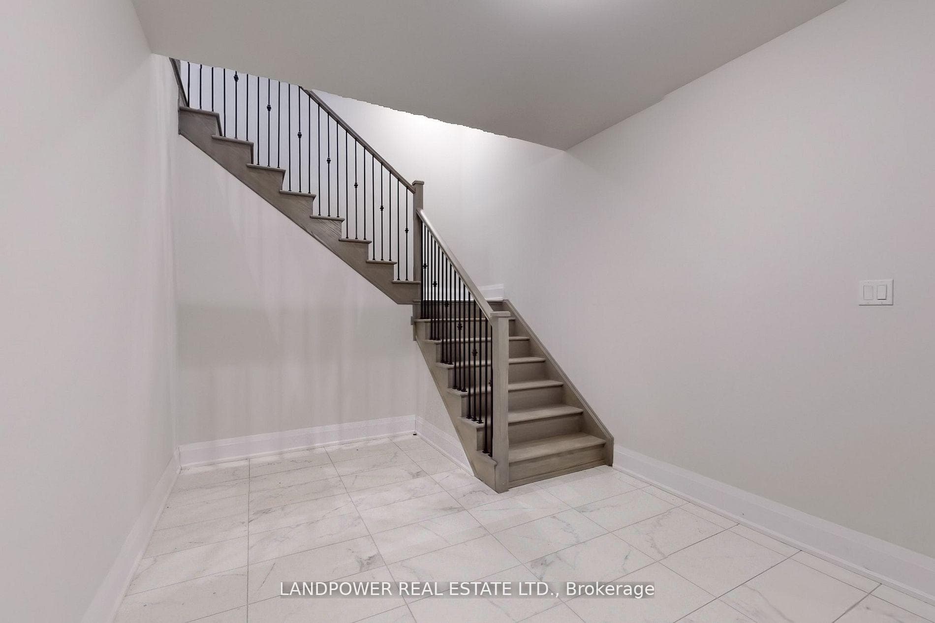 52 Klees Crescent photo 28