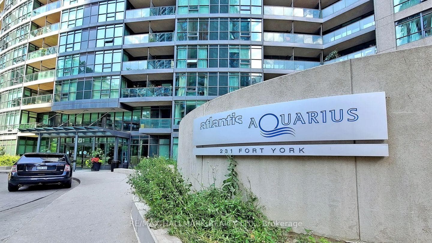 231 Fort York Boulevard Unit 303 photo 3
