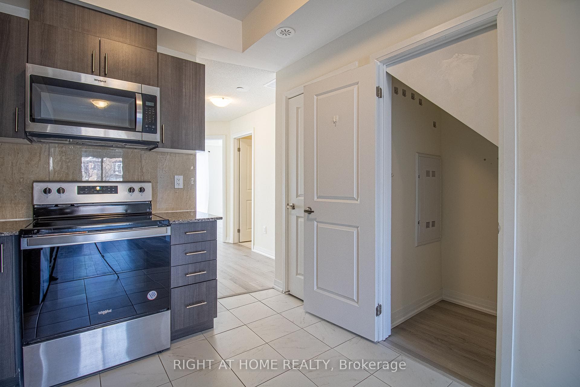 255 McLevin Avenue Unit 2 photo 15
