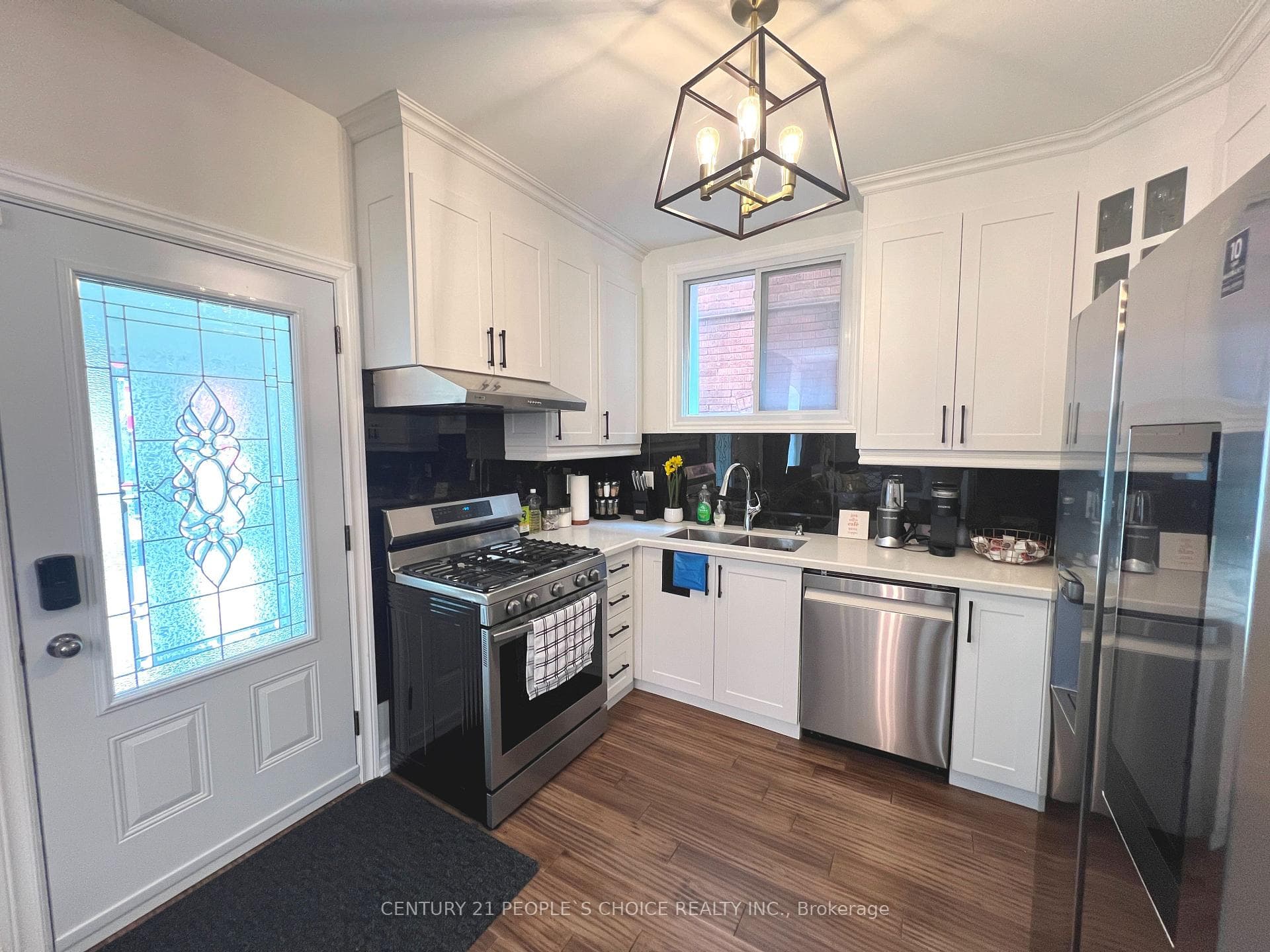 4927 Victoria Avenue photo 7