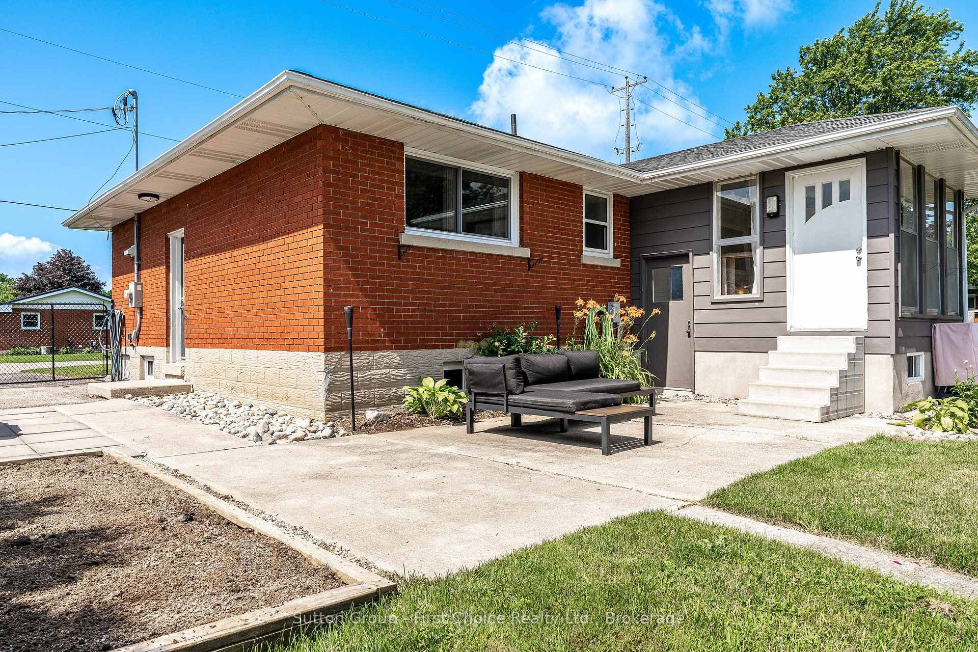 127 Henry Street photo 34