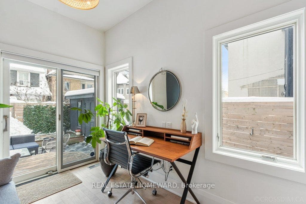 9 Bertmount Avenue photo 15