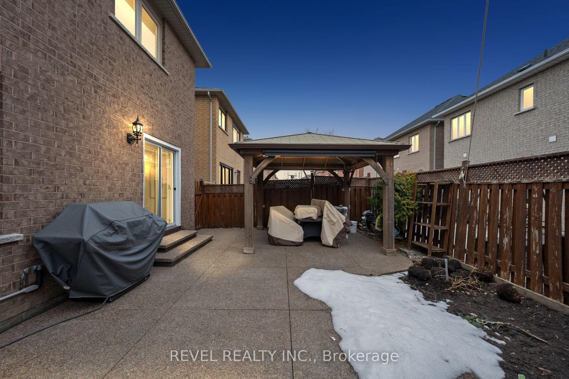 10 Dinsdale Drive photo 44