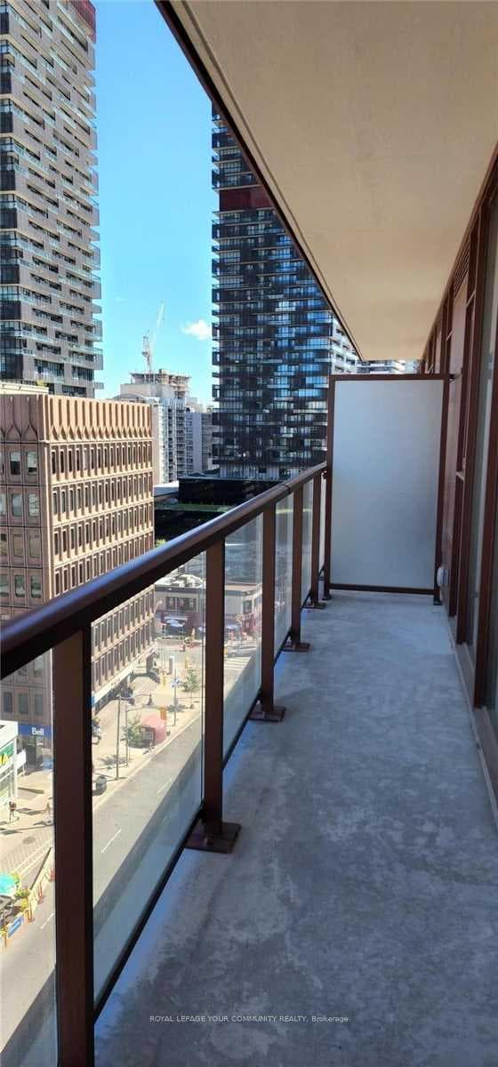 33 Helendale Avenue Unit 808 photo 12