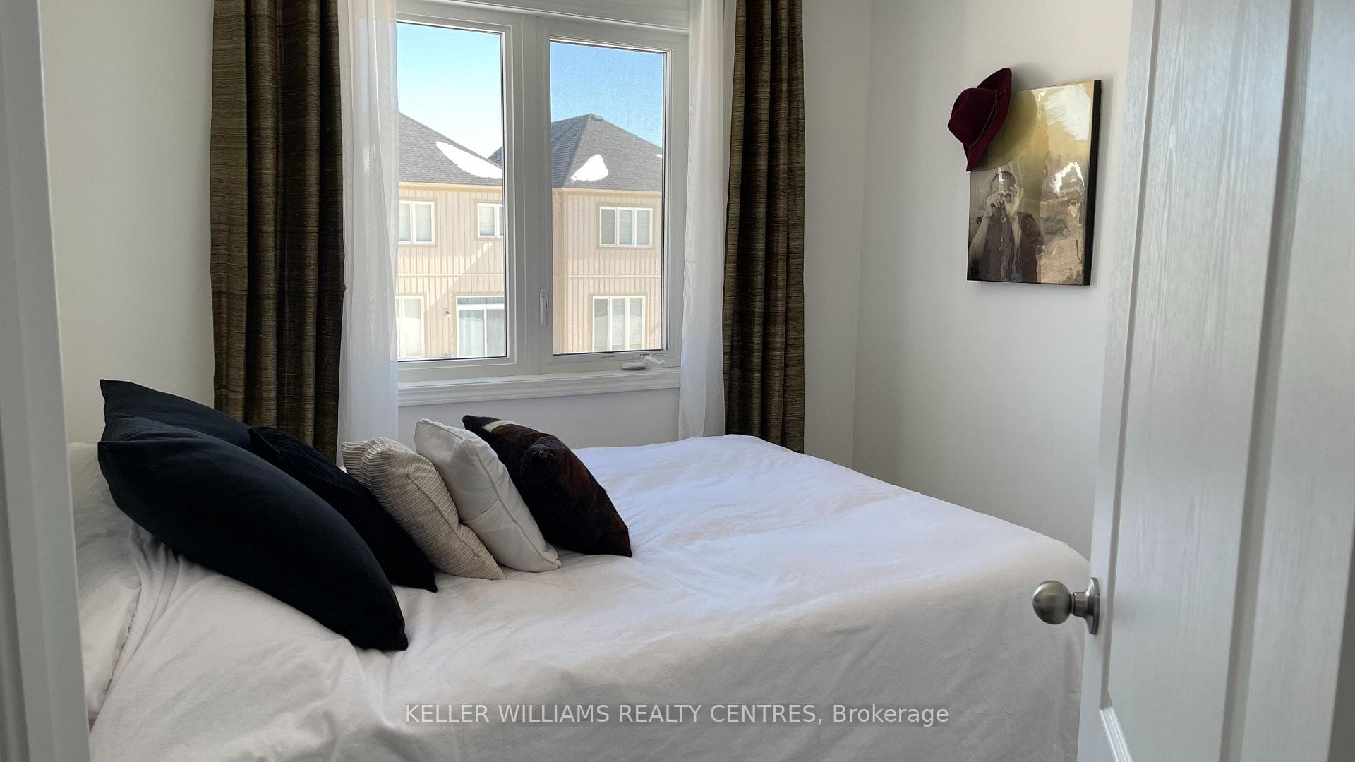 Previously staged photo - bedroom