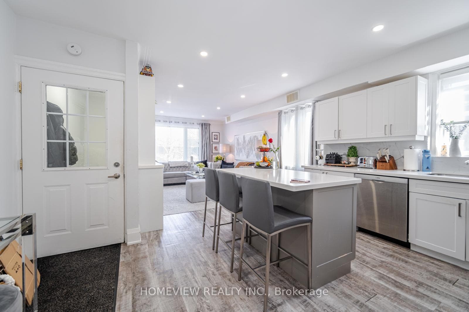 1005 Eglinton Avenue Unit B photo 2