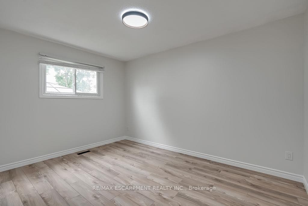 7 Garside Avenue Unit Main photo 19