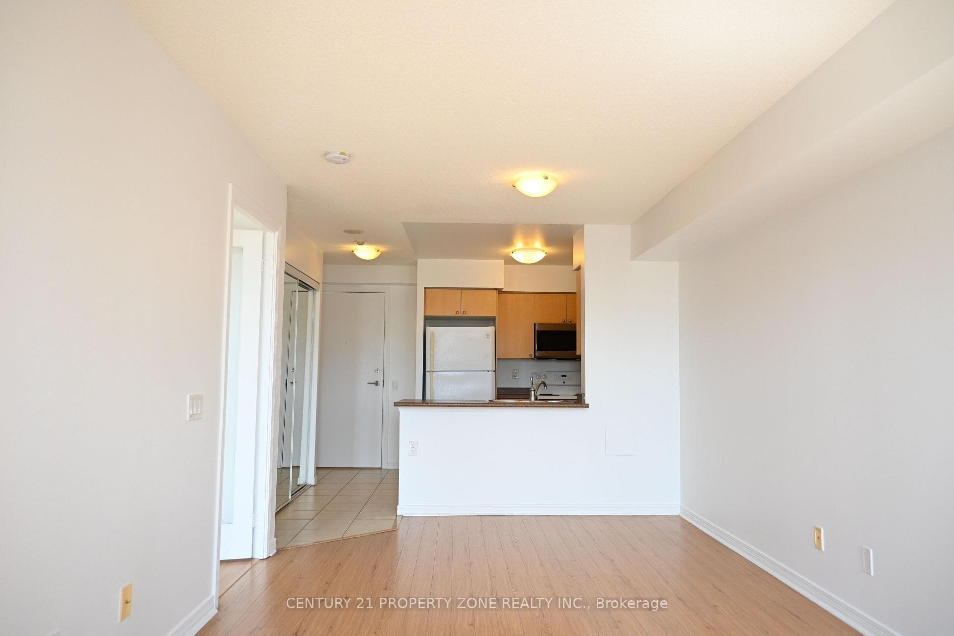 60 Heintzman Street Unit 215 photo 3