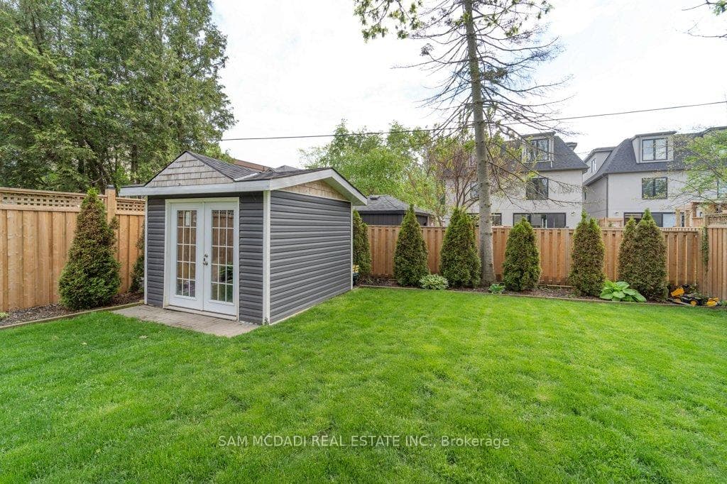 38 Pine Avenue photo 43
