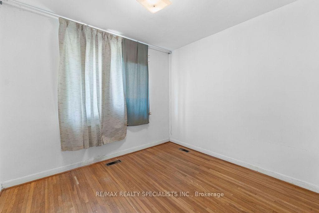 122 Cordella Avenue photo 19