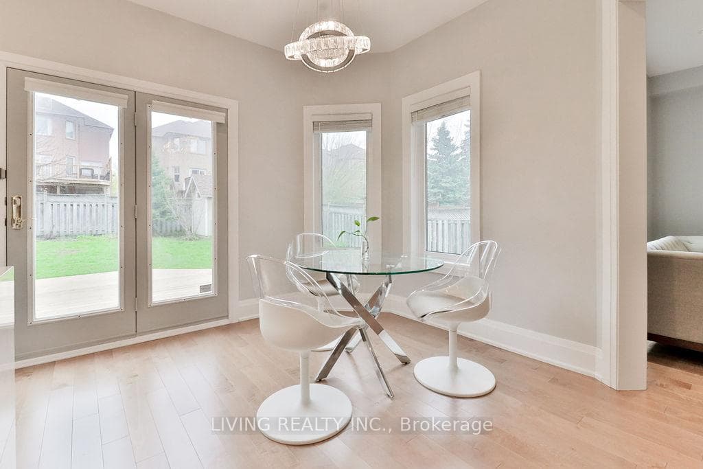 219 Shaftsbury Avenue photo 11