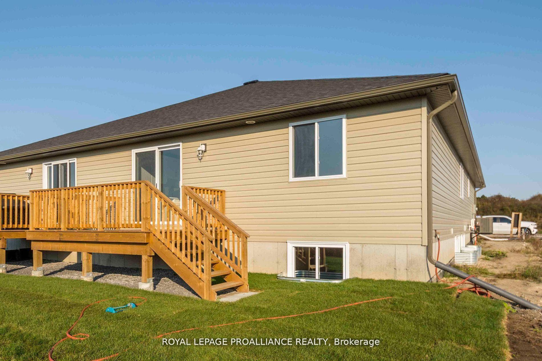 51 Mackenzie John Crescent photo 17