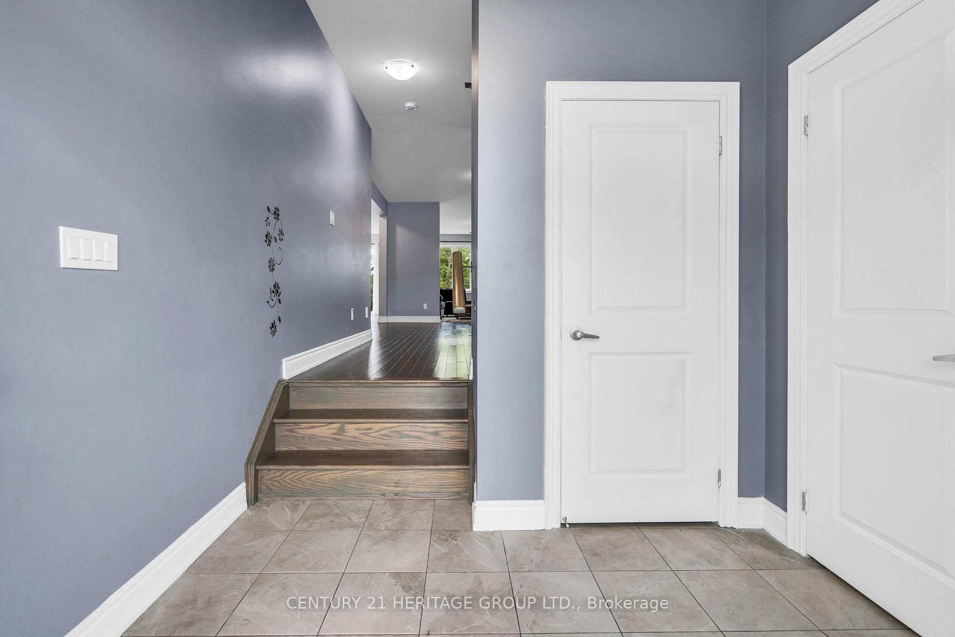 47 Emerald Street Unit Upper photo 3