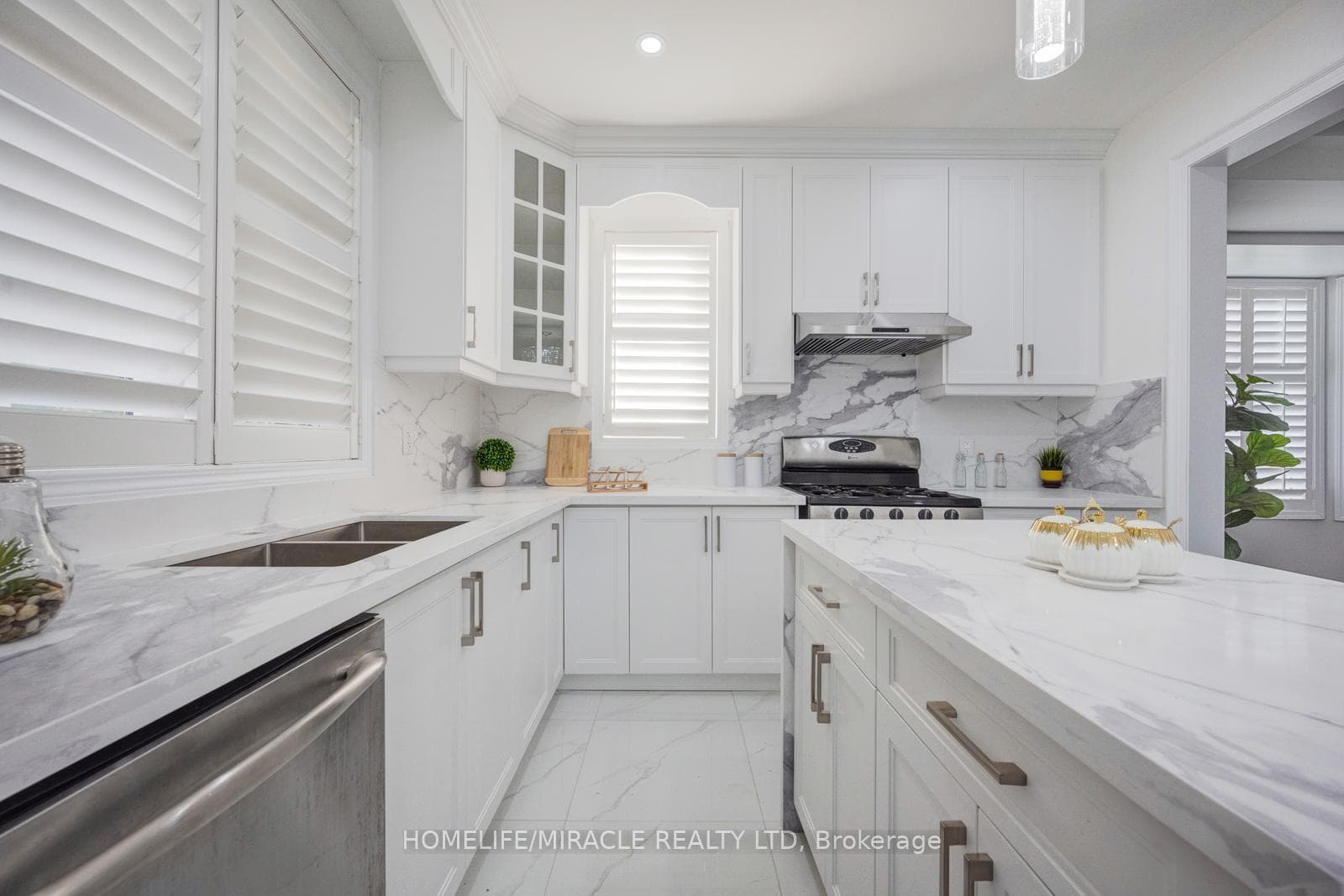 17 Latania Boulevard photo 19