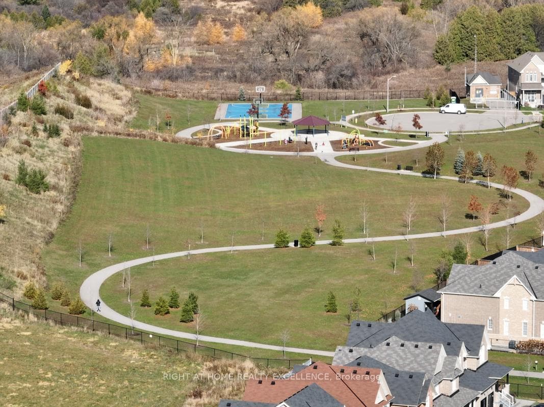 11 Gunning Crescent photo 49