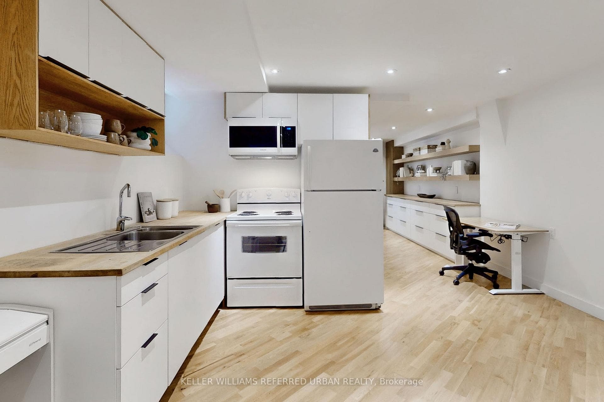 104 Lee Avenue photo 32
