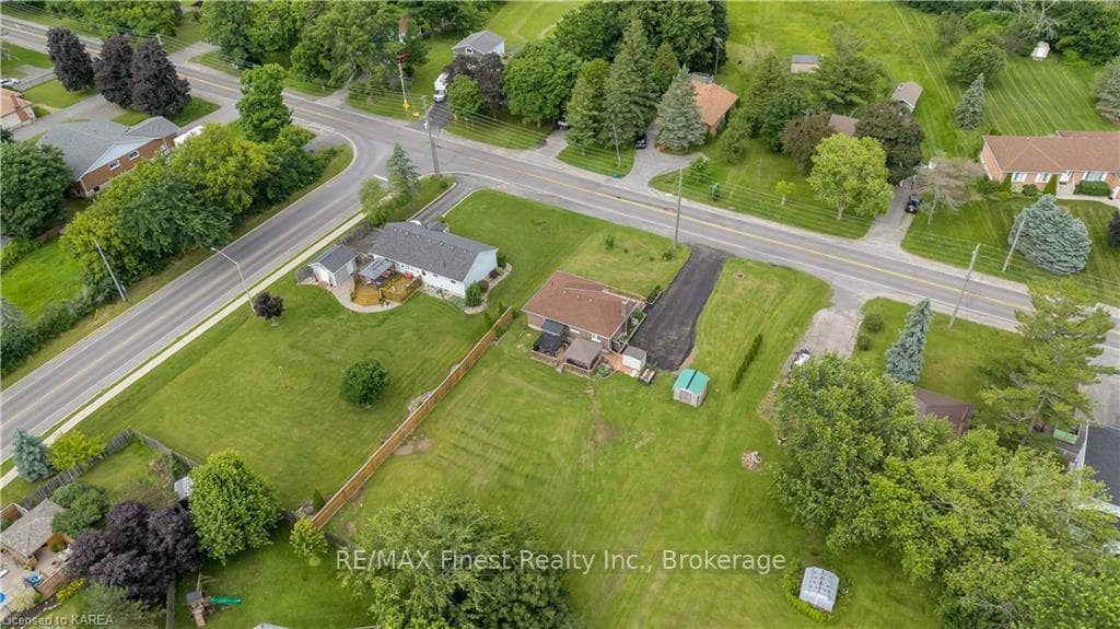 330 CORONATION Boulevard photo 43