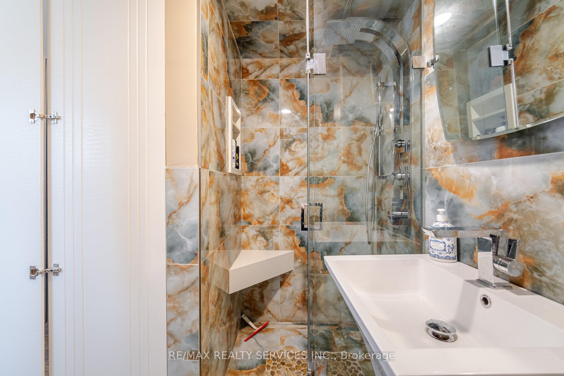 1607 Watersedge Road photo 34
