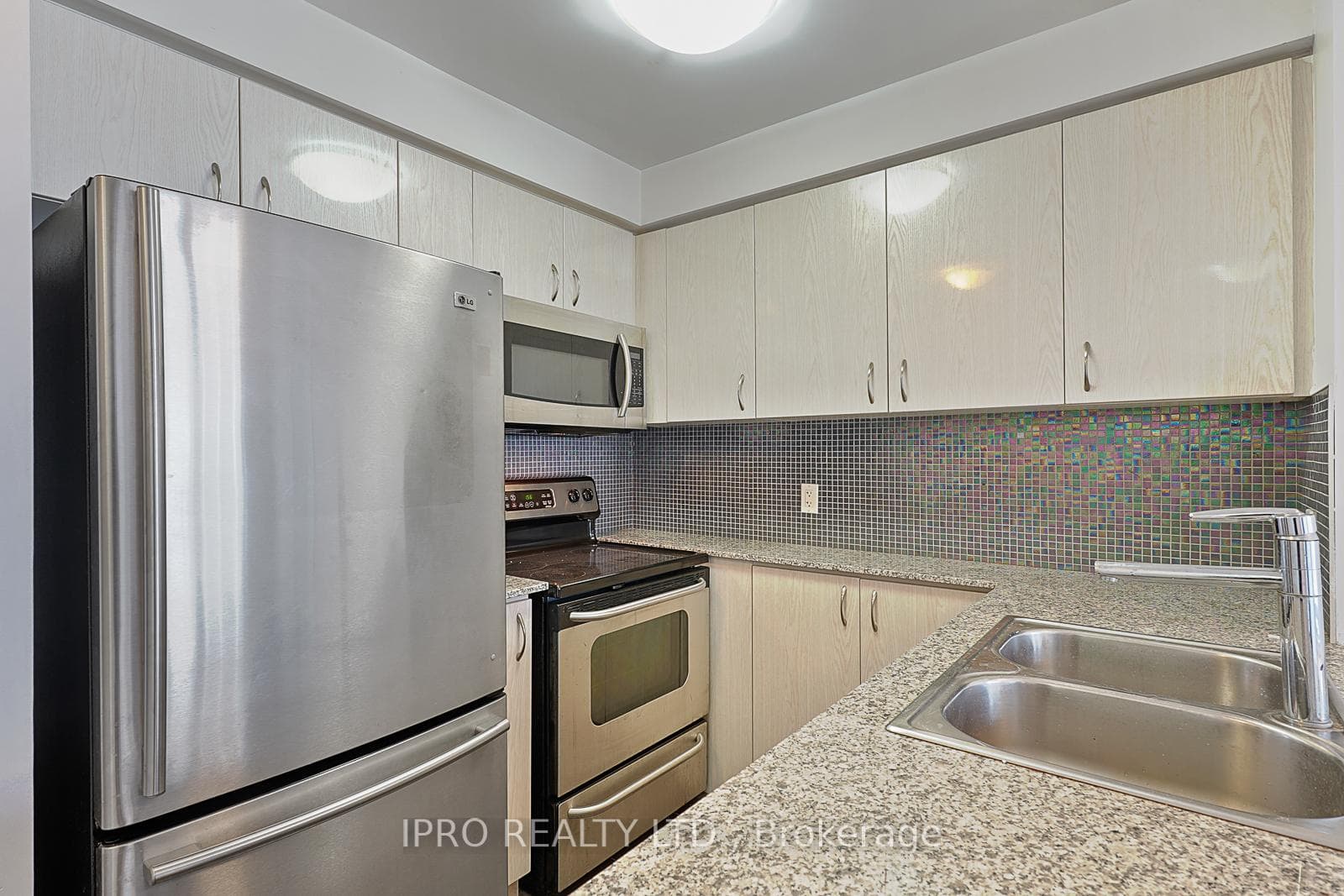 5791 Yonge Street Unit 1005 photo 4