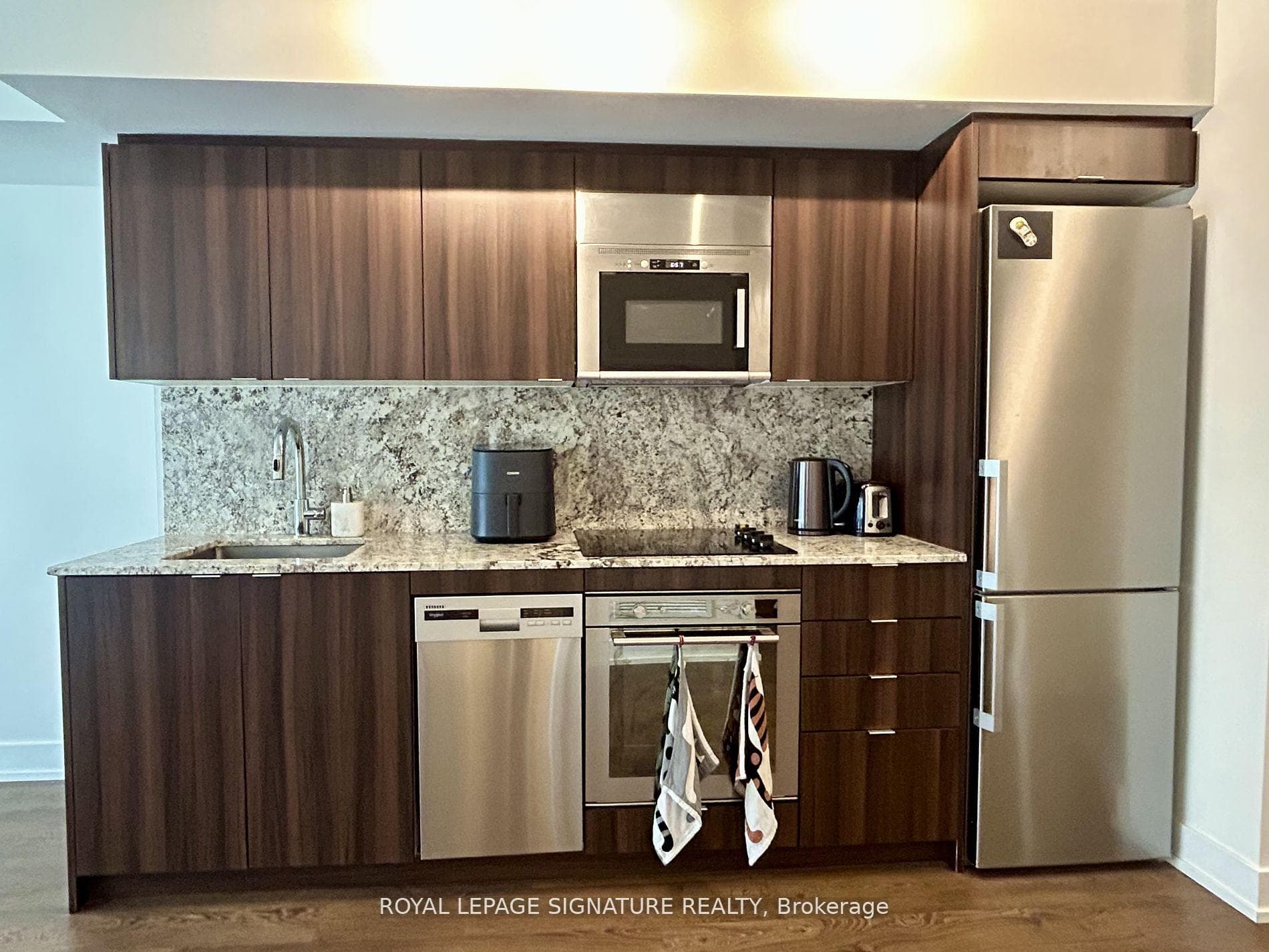 5 Mabelle Avenue Unit 1532 photo 7