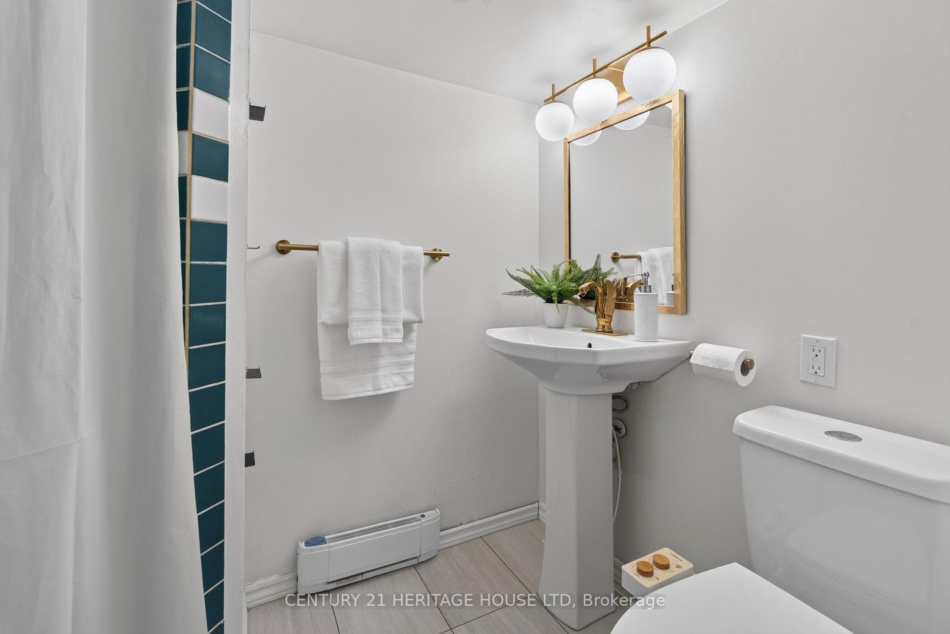 98 Roger Street photo 43
