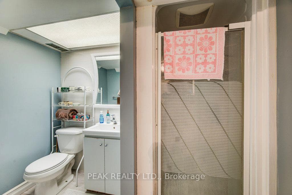 92 Brant Avenue photo 38