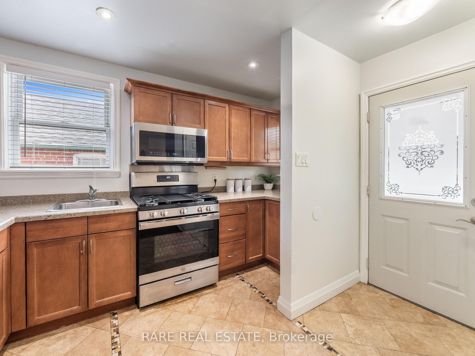67 Glenburn Avenue Unit main photo 7