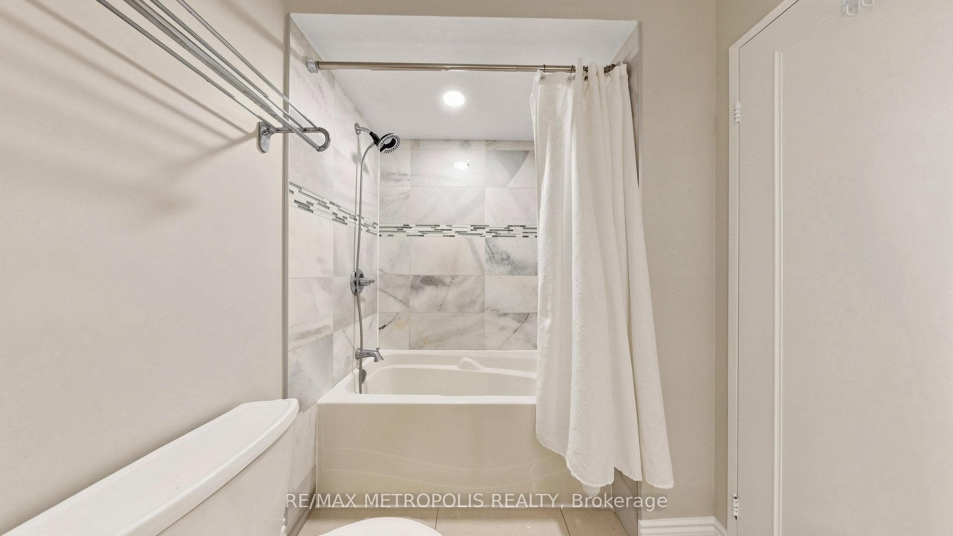 1300 BLOOR Street Unit 1803 photo 12