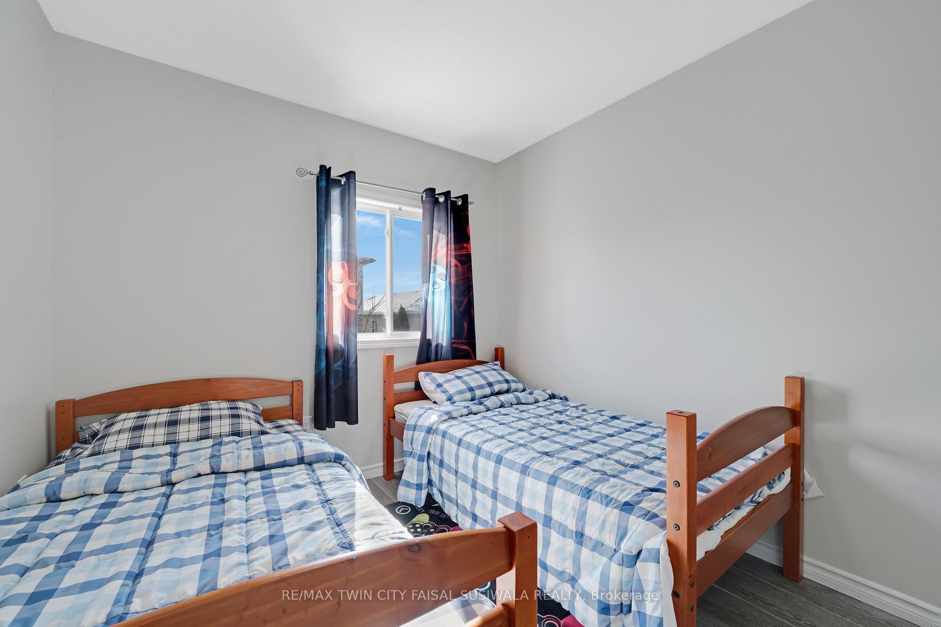 640 Langlaw Drive photo 32