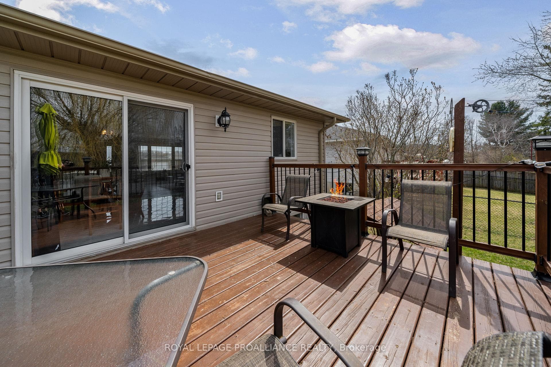12 STONEGATE Crescent photo 27