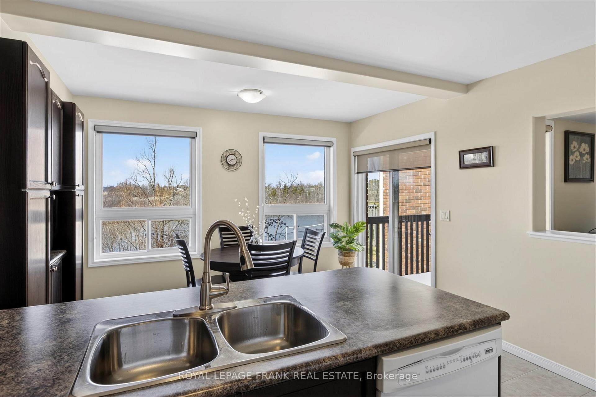 1527 Ireland Drive photo 14