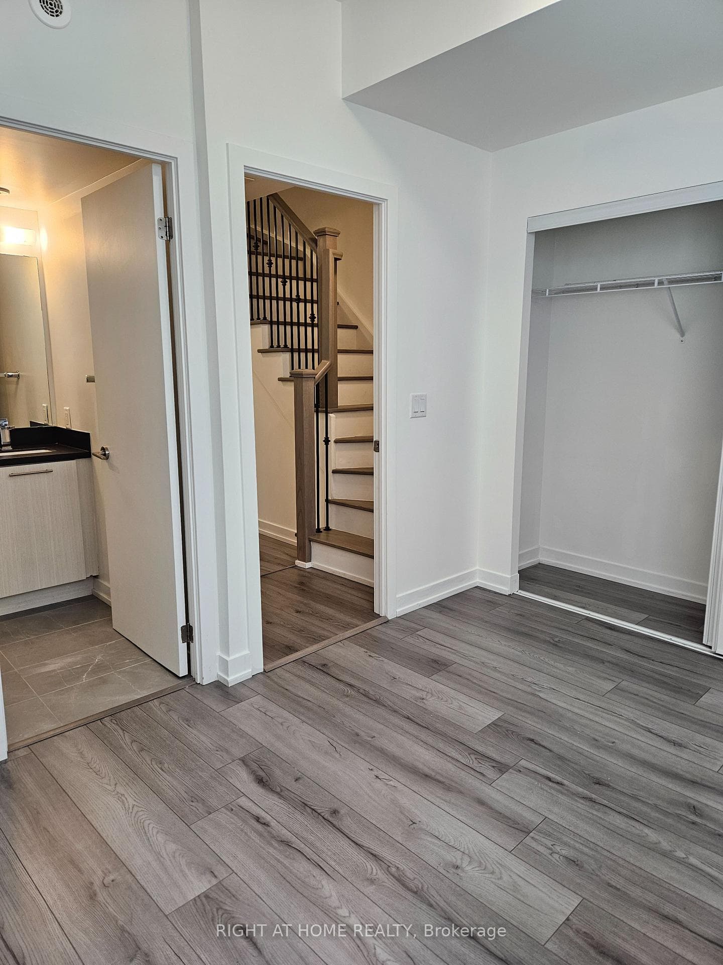 268 Finch Avenue Unit 17 photo 8