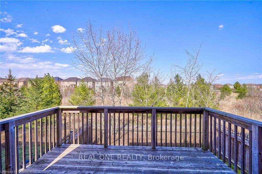 2425 QUETICO Crescent photo 2