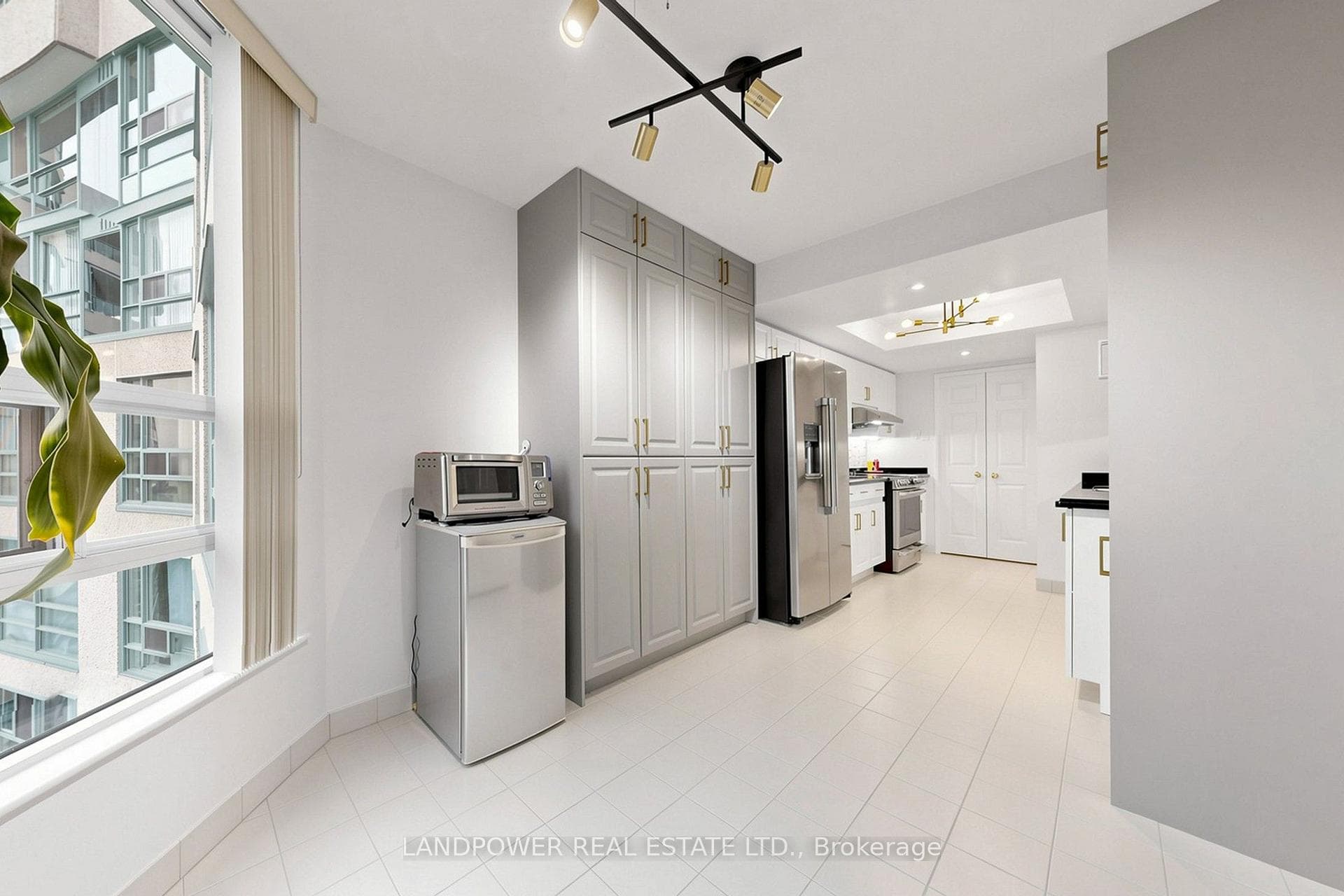7825 Bayview Avenue Unit 1106 photo 17