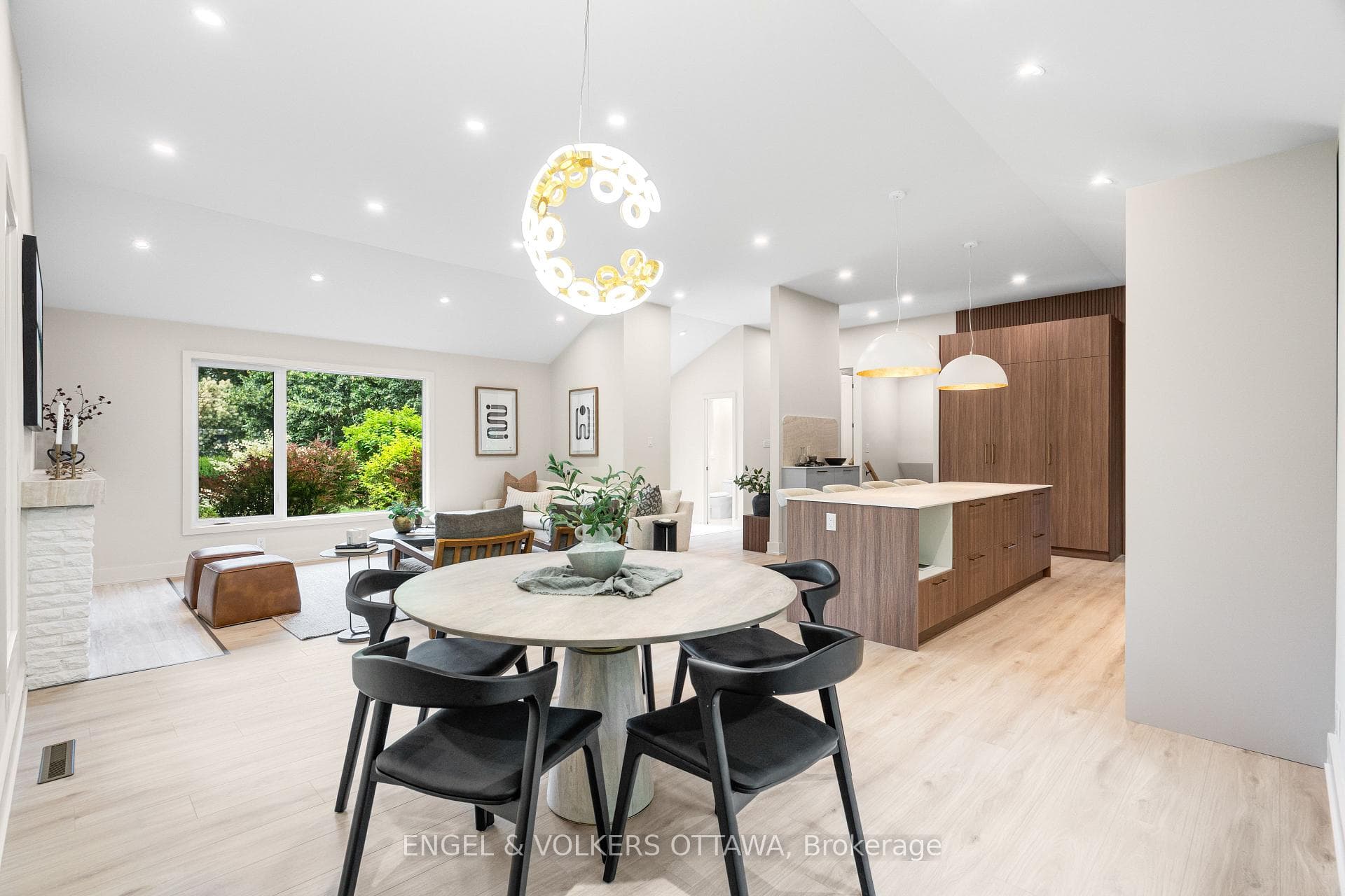 1 Amberly Place photo 13