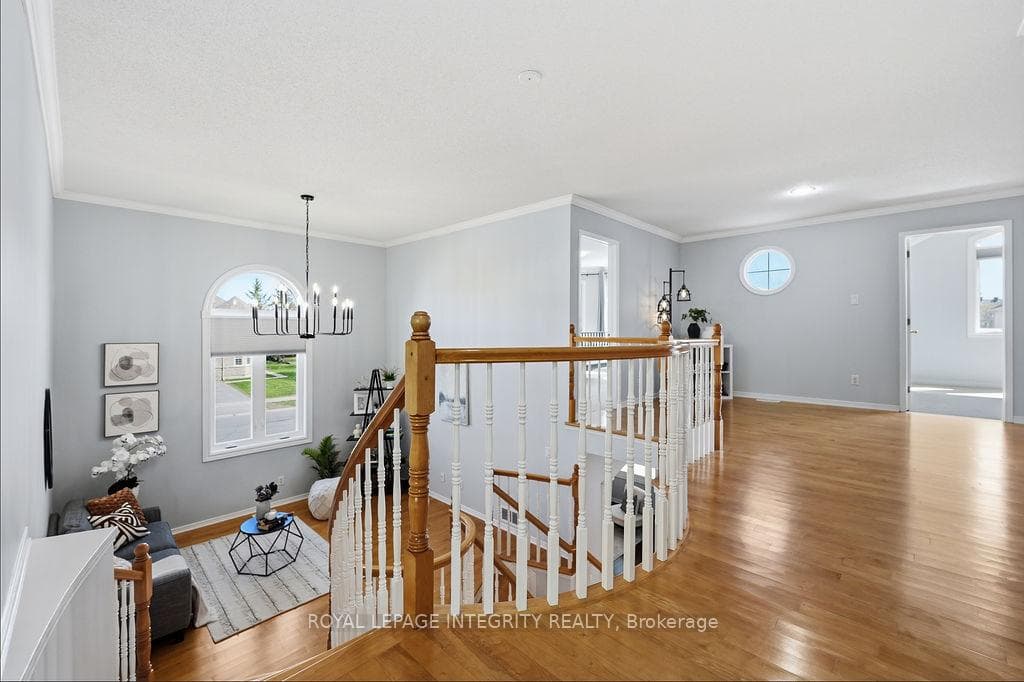 185 INSMILL Crescent photo 31