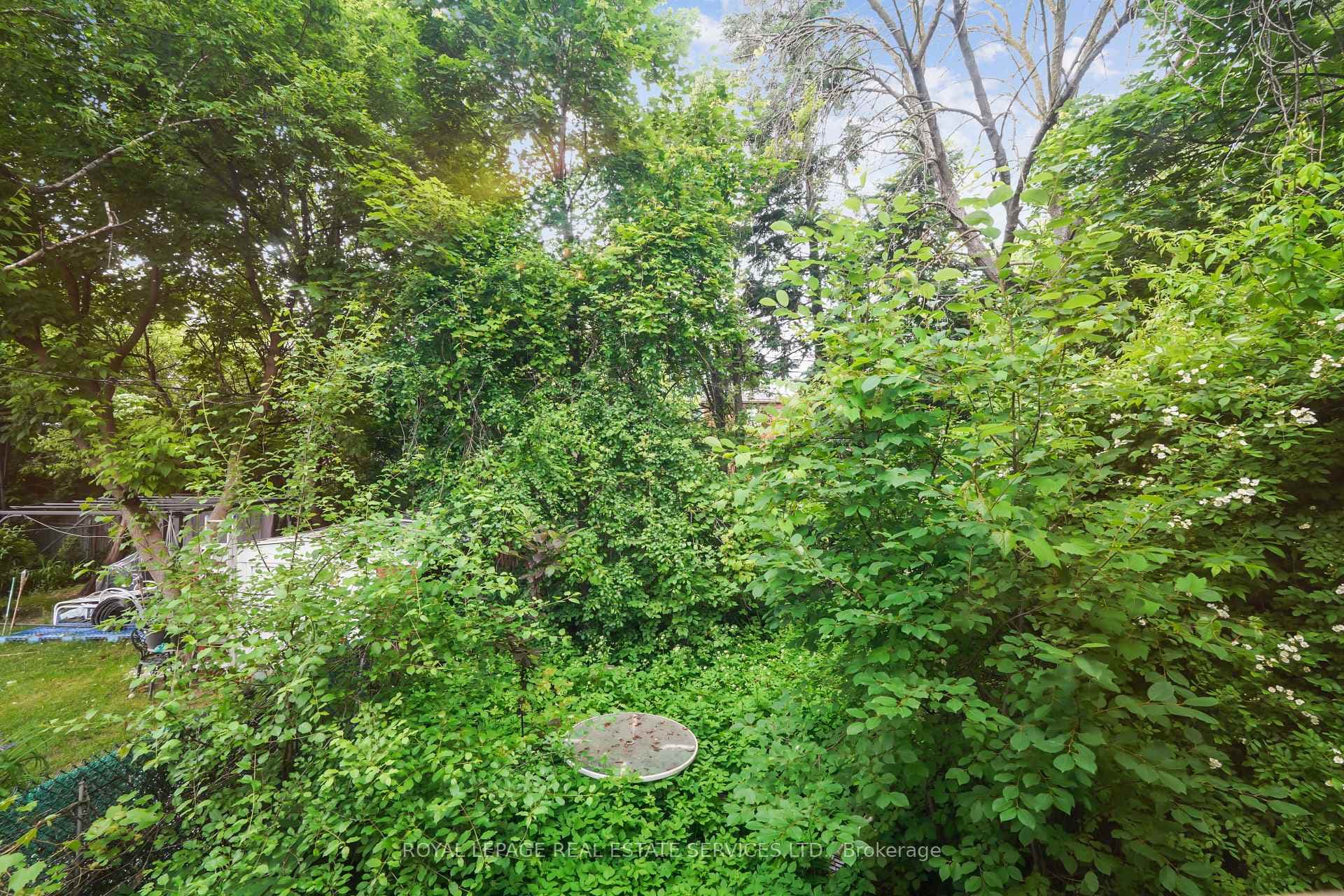 326 Lawrence Avenue photo 26