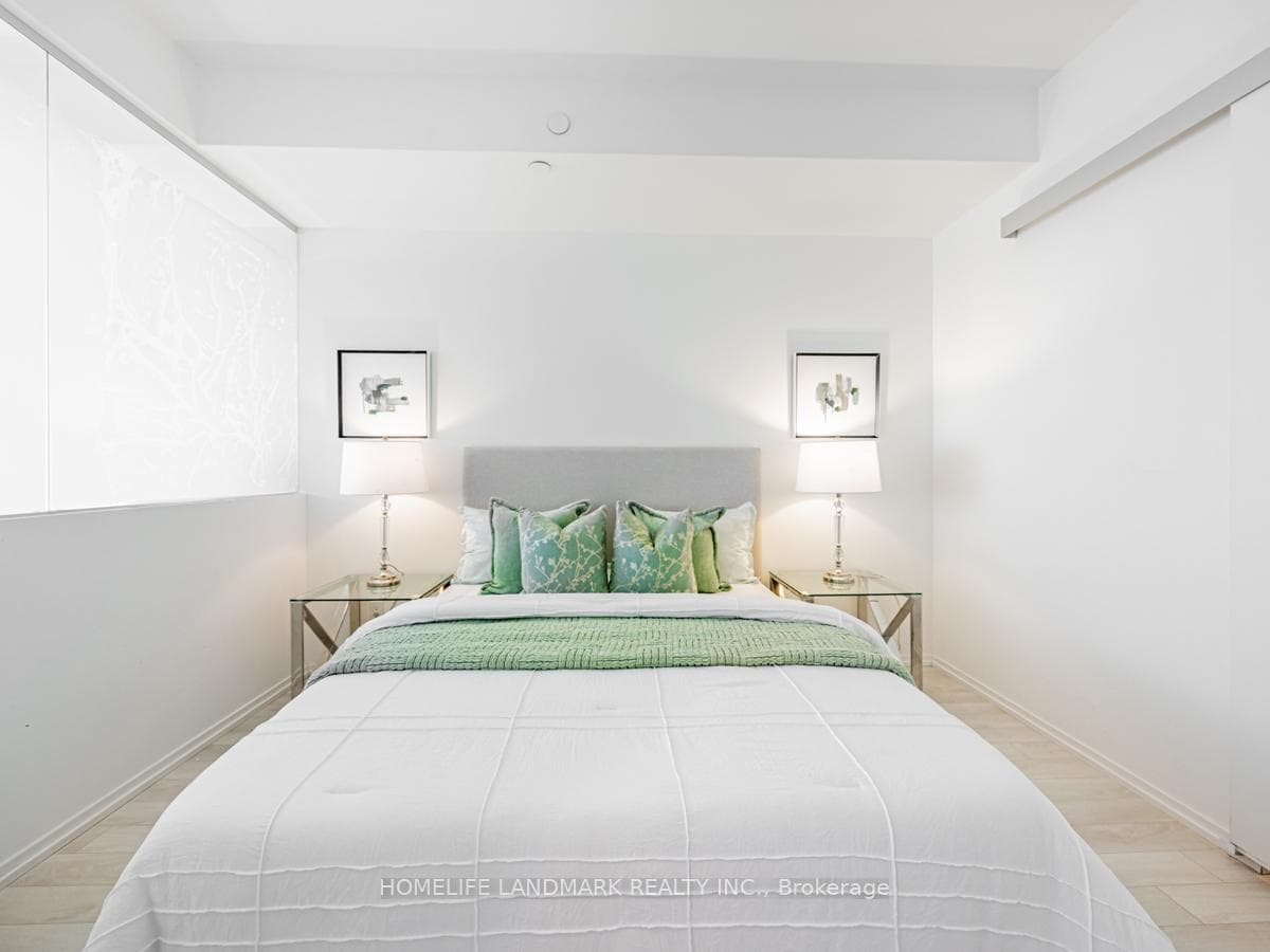 197 Yonge Street Unit 4211 photo 5