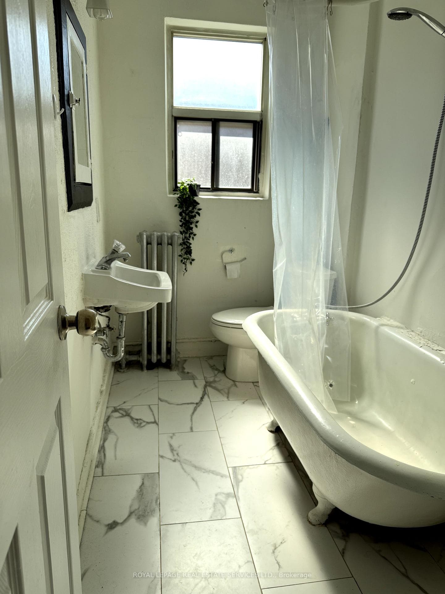 136 Avenue Road Unit E photo 6