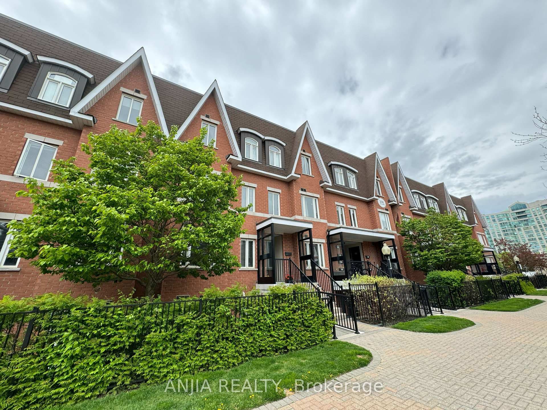 308 John Street Unit 112 photo 18