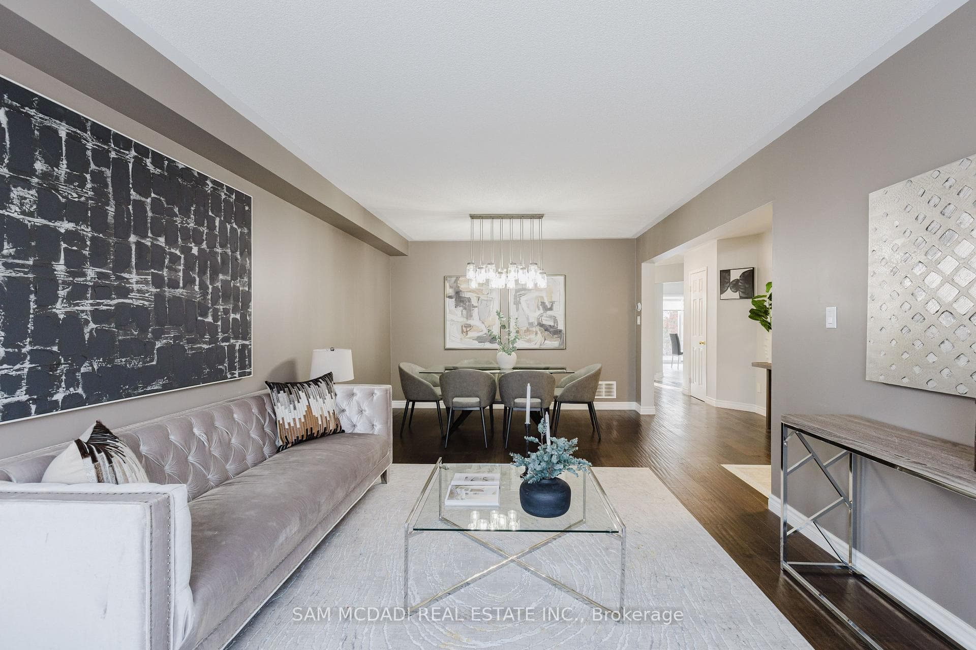1190 Fox Crescent photo 8
