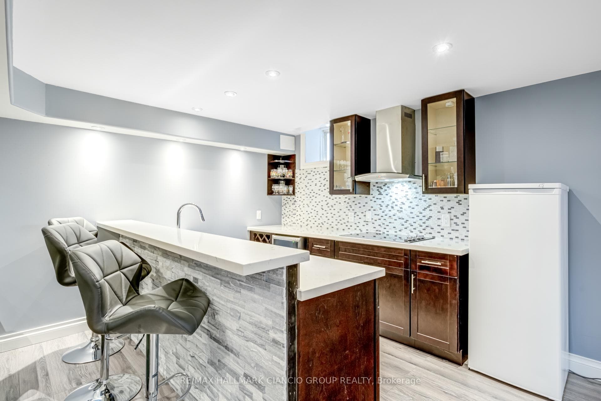 101 Fernglen Crescent photo 35