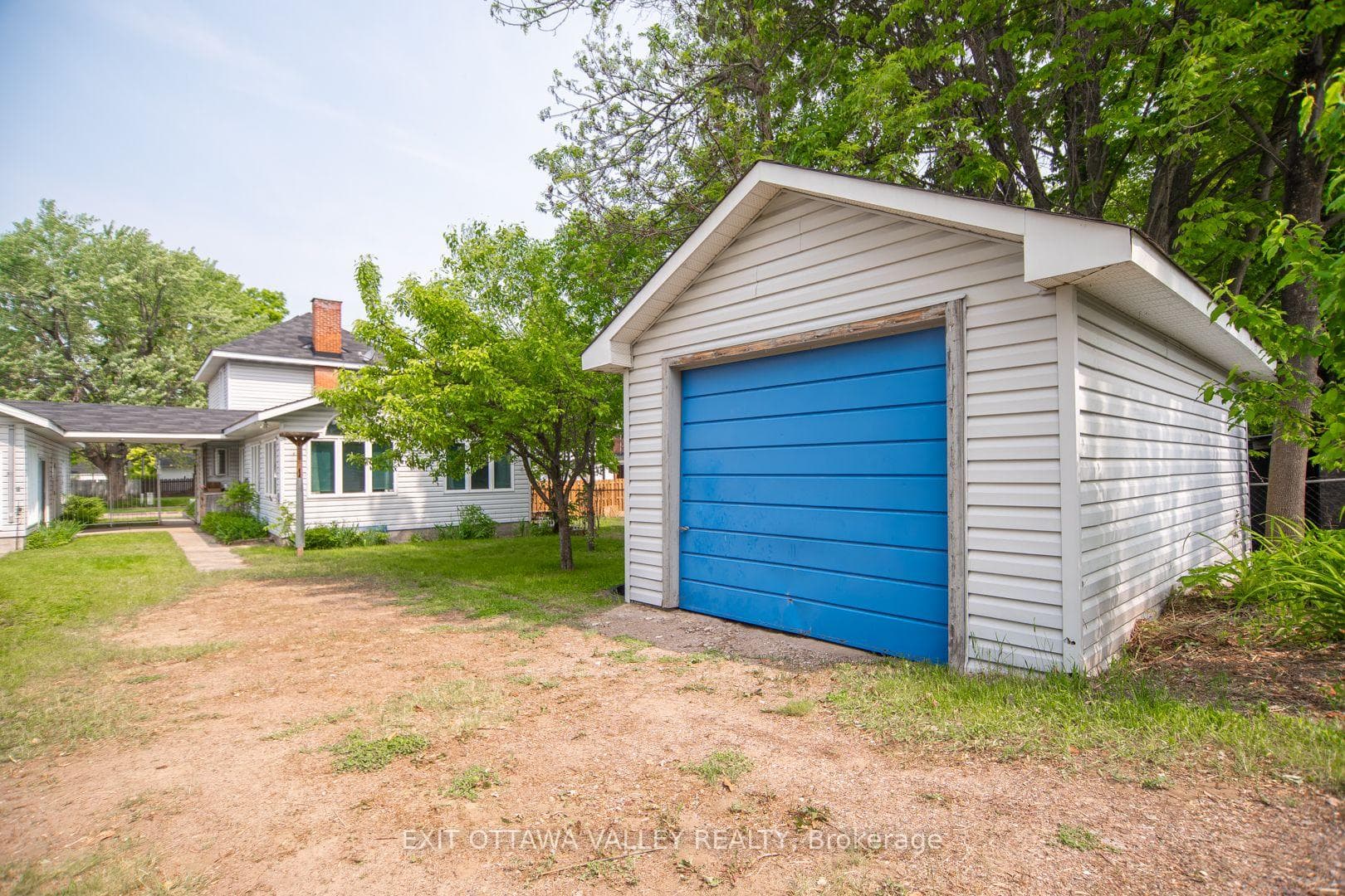 415 Trafalgar Road photo 5